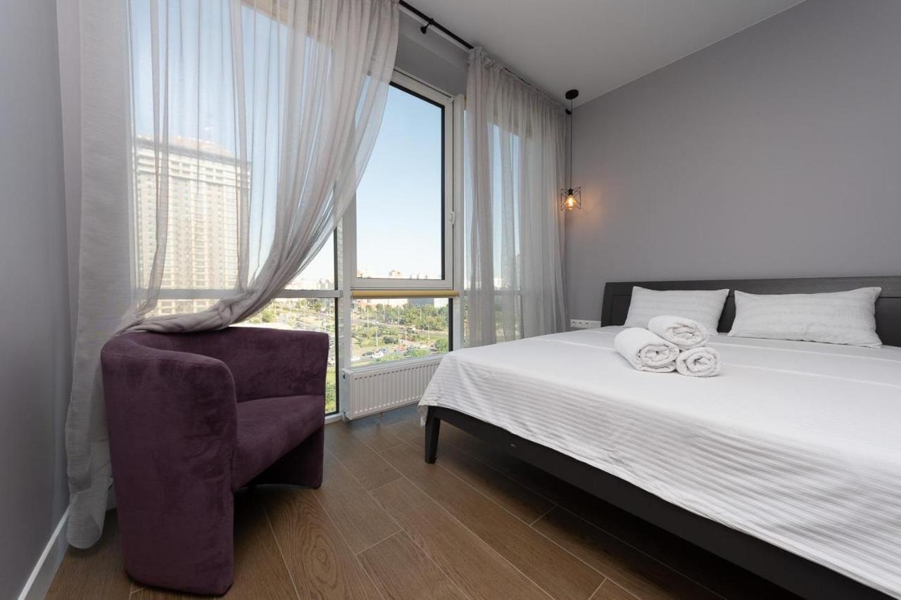 Stylish Panoramic Apartments. Smartplaza. Metro Minskaya Kyiv Exterior photo